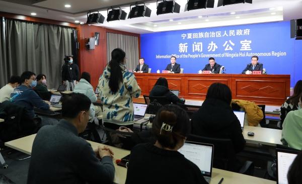自治区政府新闻办举行新闻发布会宁夏区税务局副局长王金平回答记者